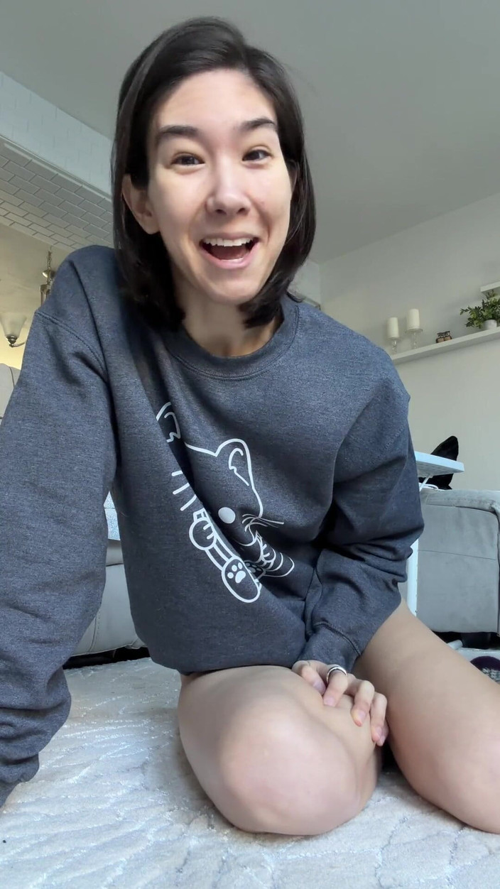 Ms_Emmy_Lynn: Em Gems en un suéter de cuello de tripulación