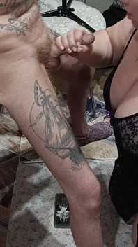Soacra suge pula și are parte de o gură de spermă mea fierbinte