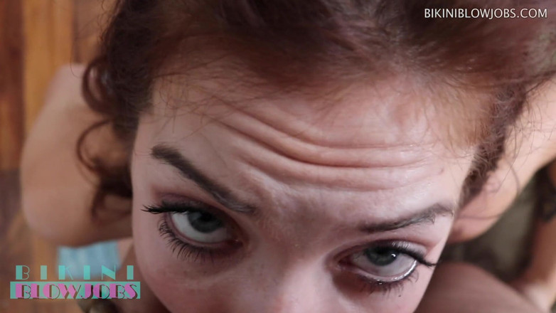 Herb Collins - Bikini Blowjobs: बिकनी लंड चुसाई - leah Winters और herb Collins