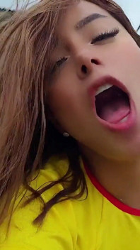 Sexy latina fickt ihren trainer auf dem fußballplatz - anissamiller