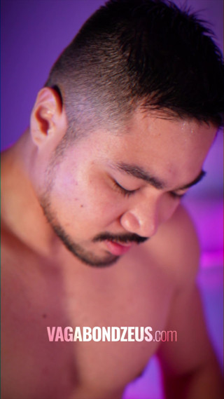 VagabondZeus - Erotic Filmmaker: Japonský medvěd sólo hra s robertkem a obrovským výstřikem