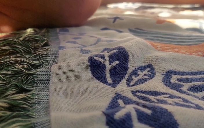 Selena701: Amateur blonde rijpe vrouw buitenshuis