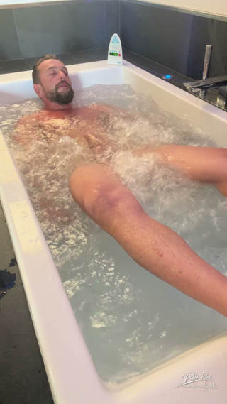Pablo Pixx: Hung Italian Jerks off Alone in His Penthouse Bathtub