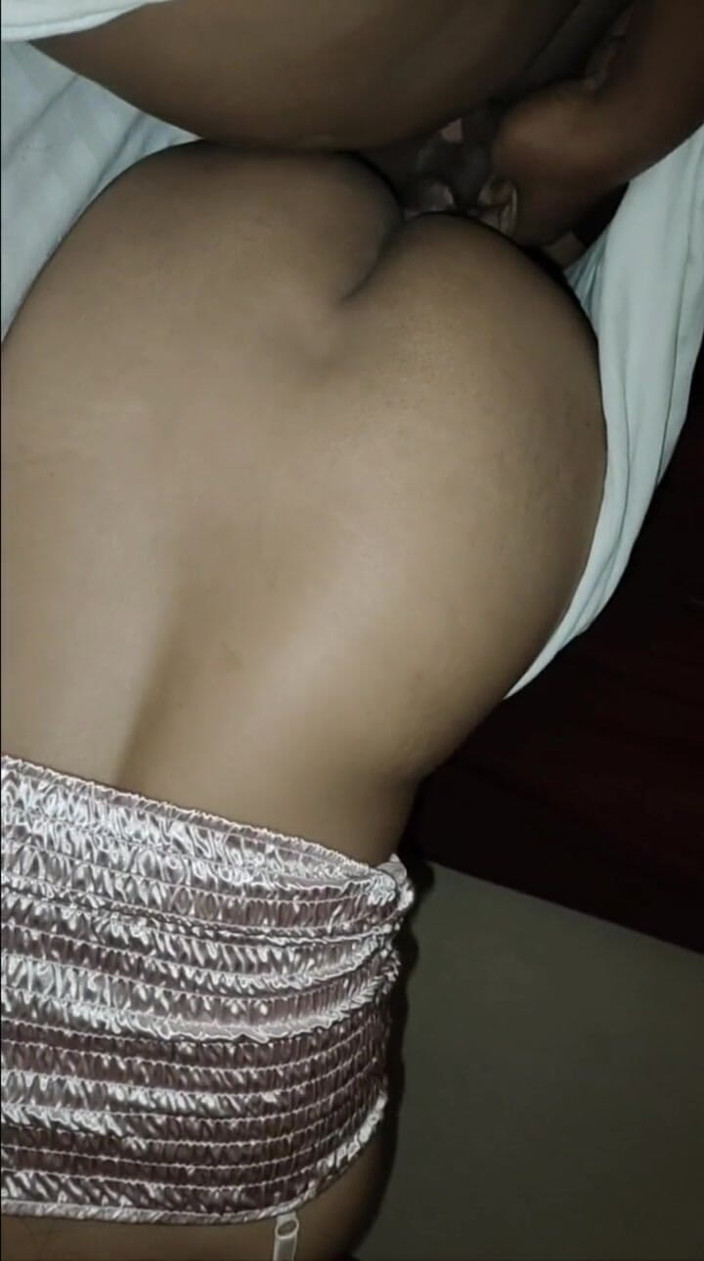 Trisha Hotness: 뒤에서 손가락으로 핑거하고 사정하기를 바라는 그녀