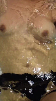 Umedă Și Sălbatică În Jacuzzi Cu Superba Mea Prietenă Eladmin420