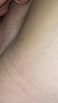 Meu amigo da faculdade me dá uma deliciosa lambida de vagina e eu adorei