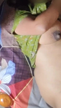 Ošukal jsem tetičku sexy majitele domu v Nighty a vystříkal se jí do kundičky
