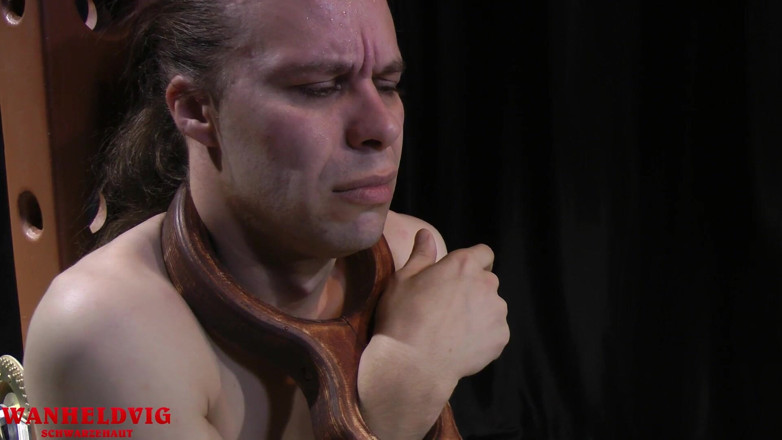 Wanheldvig: Tickling feet and tied hands