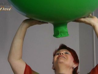 Anna Devot and Friends: Mega ballon opgeblazen