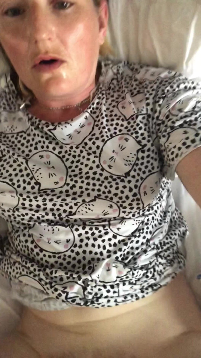 MistressWriggler: Wajahku Yang Hot Dan Berkeringat Bersilang Sampai Orgasme