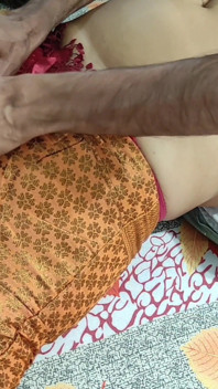 Desi Devar Bhabhi zdejmuje swoje włosy z prywatnej części i uprawiał seks razem