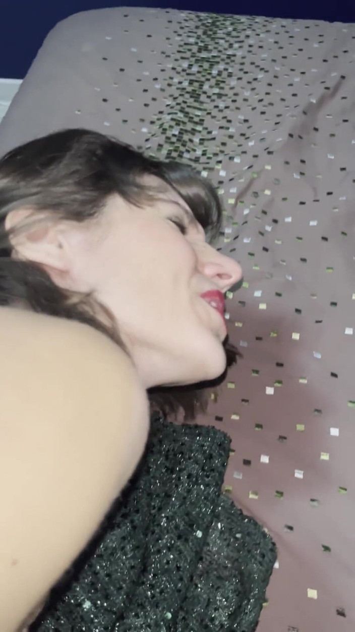 Lety Howl: (su en primer plano) Te follo secretamente para la fiesta...
