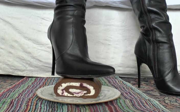 Lady Victoria Valente: Rauchend herrin und köstlicher Nachtisch aus Stiefelsohlen, POV Clip, lady...