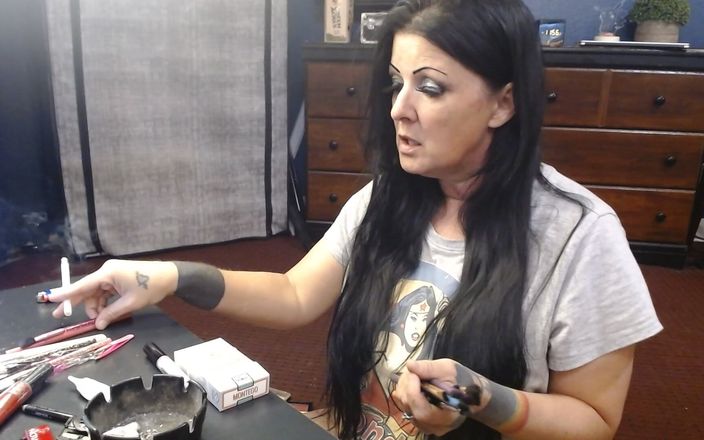 Abby Anna: MILF Mid Make up Cigarette Smoking