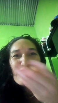 Tante seksi lagi asik masturbasi sambil bugil