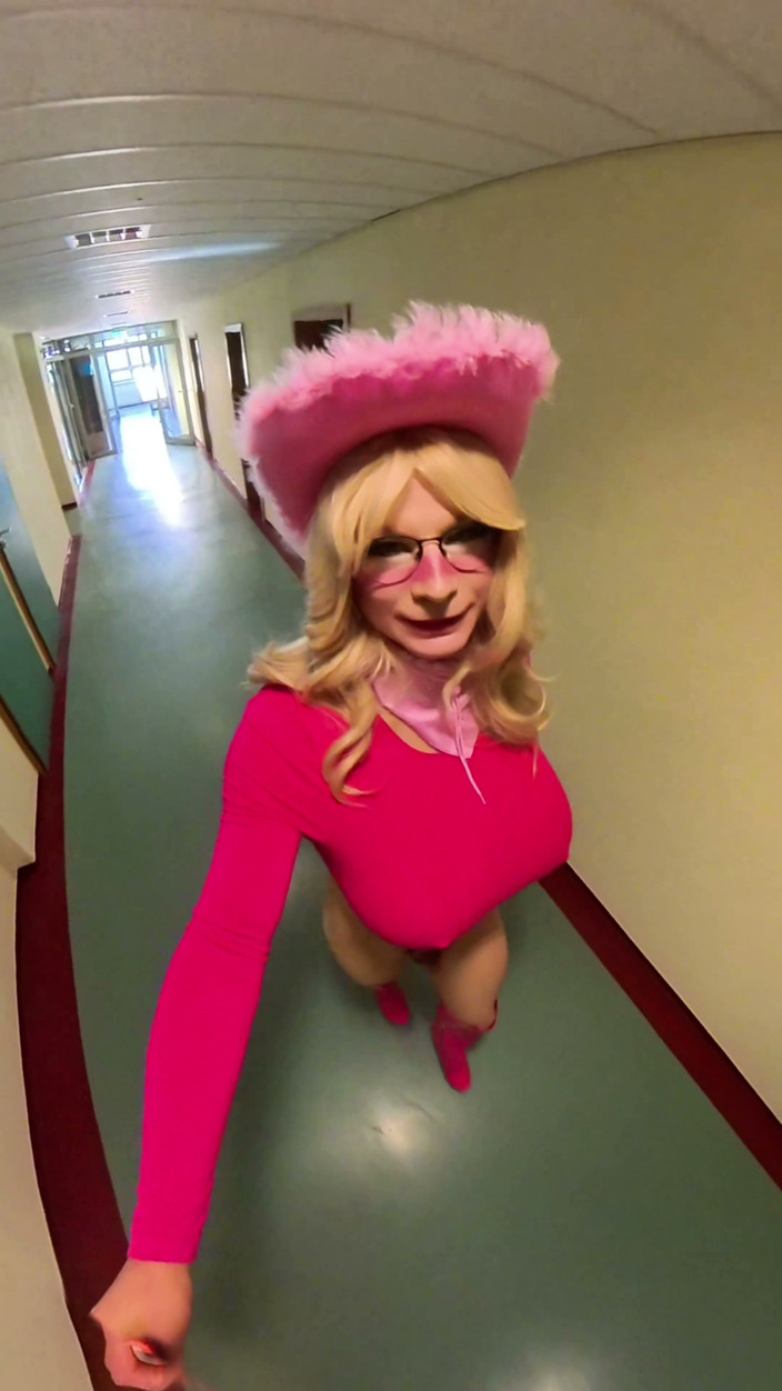 Sissy Adventures: La cowgirl cammina