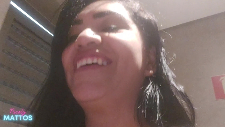 Nicoly Mattos: Doorman nakal ini crot di memek sempitku!