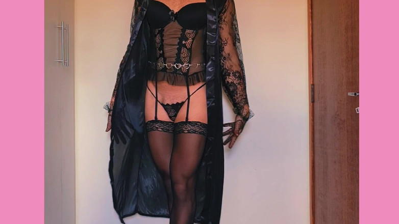 Milady Silvia Helena: Cewek hot rambut pirang dengan lingerie hitam dan scarpin dientot...