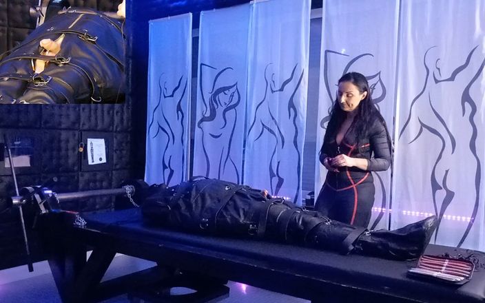 Lady Luciana Di Domizio: Eletricplays voor de Masoslave