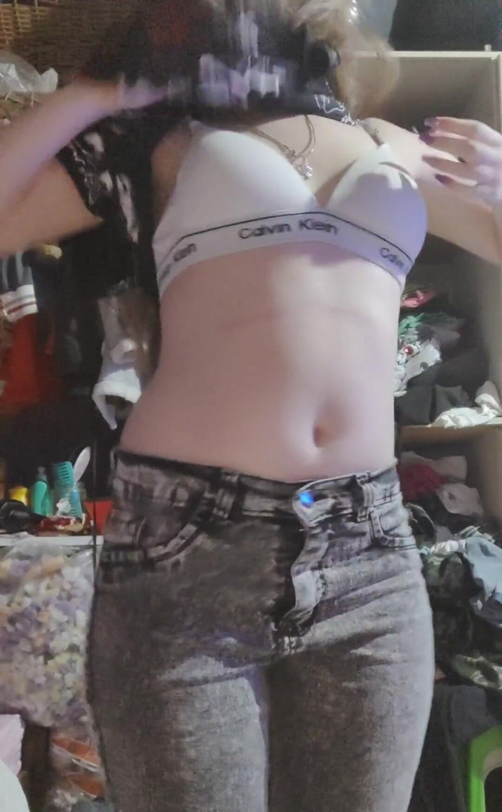 RavenHearth666VIP: Jeans Striptease.