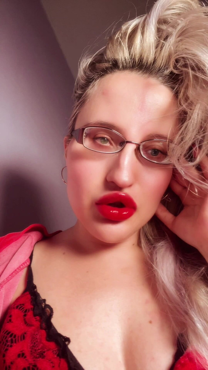FinDom Goaldigger: Bibir merah sempurna glostik gincu gincu cari, ketagihan bibir gincu