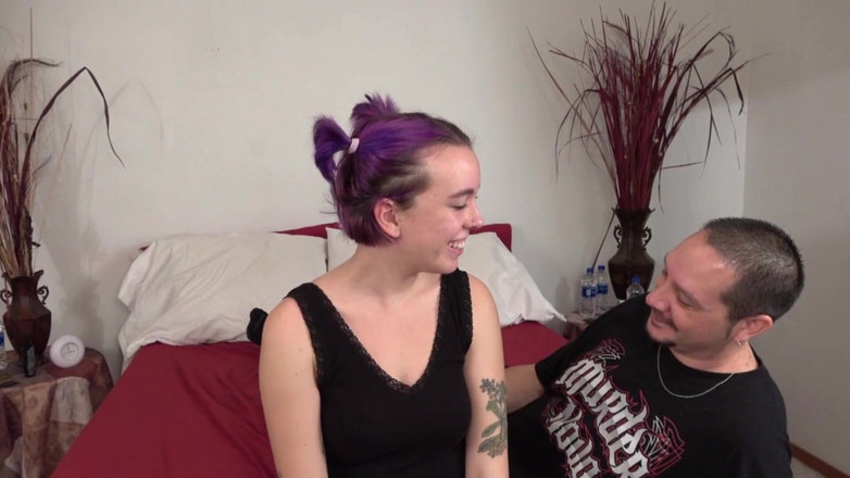 Media Originals: 必死のアマチュア、ティアとオリビアがバイの硬いペニスに激しく突かれる