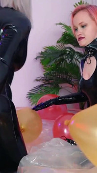 Looney fetish, leteks rabar veshbhoosha men eyar bailoon lesbiyan masti