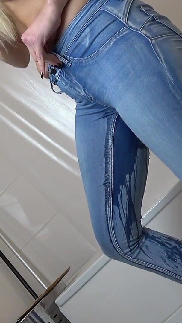 Wet and Happy Jeanspiss - Uncut! (Mary Wet)