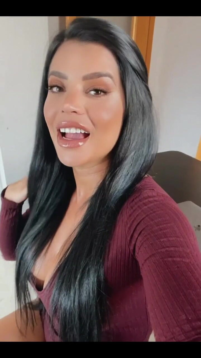 SARA RETALI: Líbí se ti moje černé vlasy?