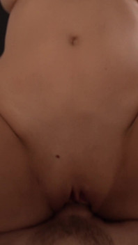 O pau do padrasto era muito grande para sua buceta pequena, mas ela o queria tão mal