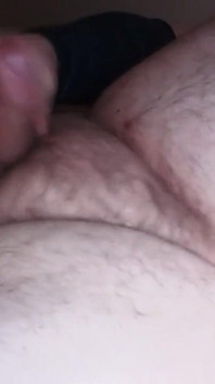 Tată vitreg gras și păros cu orgasm pompat de wolfcock o încărcătură uriașă de spermă