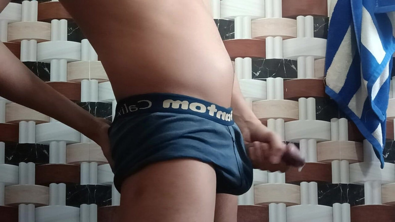 Uzieham22: Dělám tvrdého čůráka