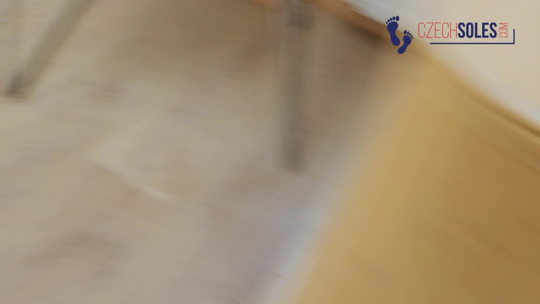 Czech Soles - foot fetish content: Sudut pandangan pertama menyembah kaki besar penyambut tetamu