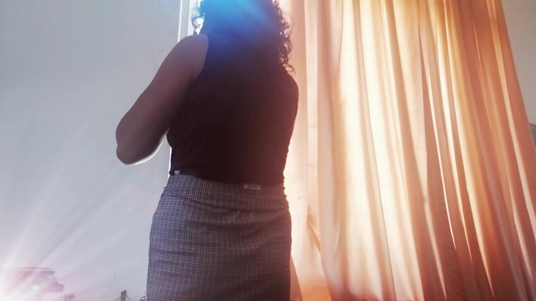 Tina Baby: Desi tina berkemah di rumah saat bekerja