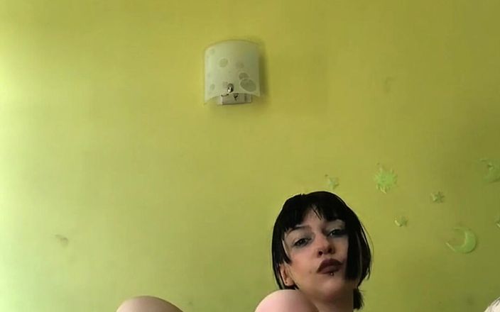 SynergyVibe: Adik tiri fingering kontol dan ngocok kontol fetish kakinya
