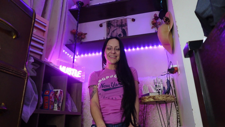 Raven Willow: Atado castigado en mi piso