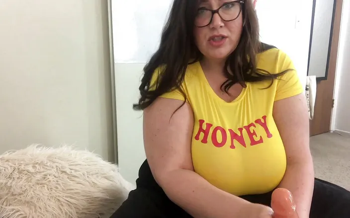 cutejayne: Busty BBW edges you in a tight top