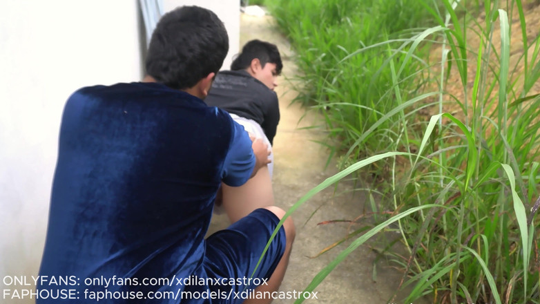 Dilan Castro: Fare L'aperto Con Un Twink Femboy Che Ho Conosciuto in...