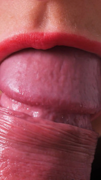 555 Rakaman dekat blowjob. Lidah nakal dan zakar.