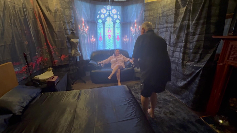 Aaexperiencesltd: Bölüm 1 Satana'nın kahyası banyo yapıyor ve domina satana'ya masaj yapıyor