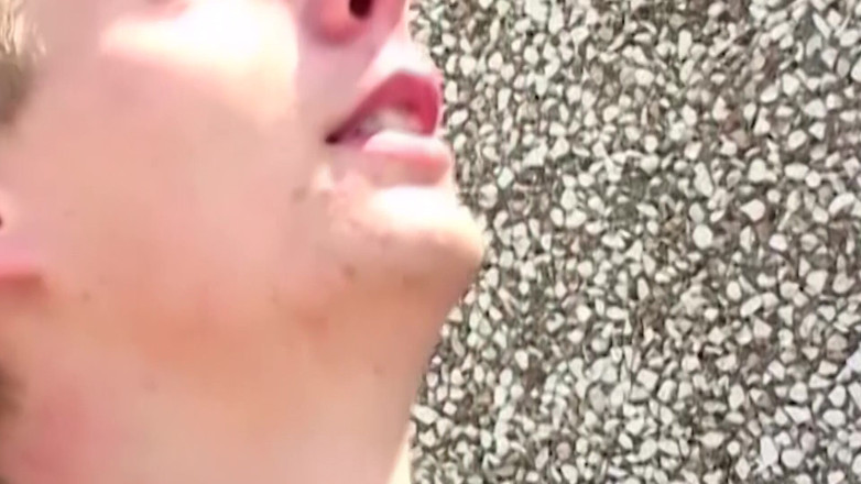 SEXUAL SIN GAY: Oklep scena na dachu-3 Dwa napalone twinki kończą się ruchać...