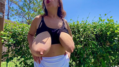 VeeVee Vixen: Velká prsa poskakují venku