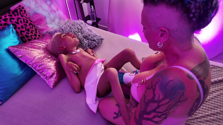 Domina Dark: Fodendo minha boneca viva e bonita
