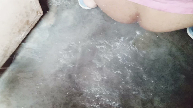 CoupleWorld: Měla jsem sex se sousedkou dámou v koupelně.
