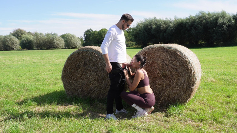 W33D PORN: The Pakistani Jogger Wanted to Be Used Behind the Hay...
