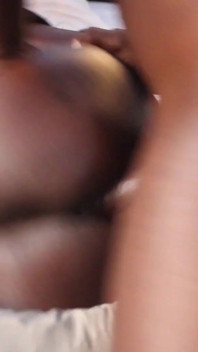 Une MILF Musulmane Se Fait Inviter Et Se Fait Enculer Par 2 Grosses Bites