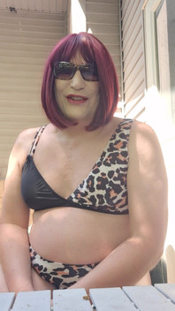 Я Думаю, Что Соседская Дама Видела Меня, И Папочка Делала Это В Заднем Дворе!