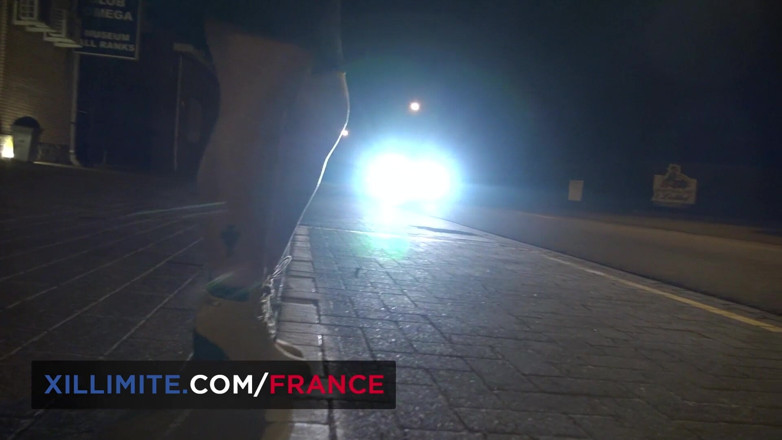 Made In France: Bavte se v autě s prsatou blondýnou