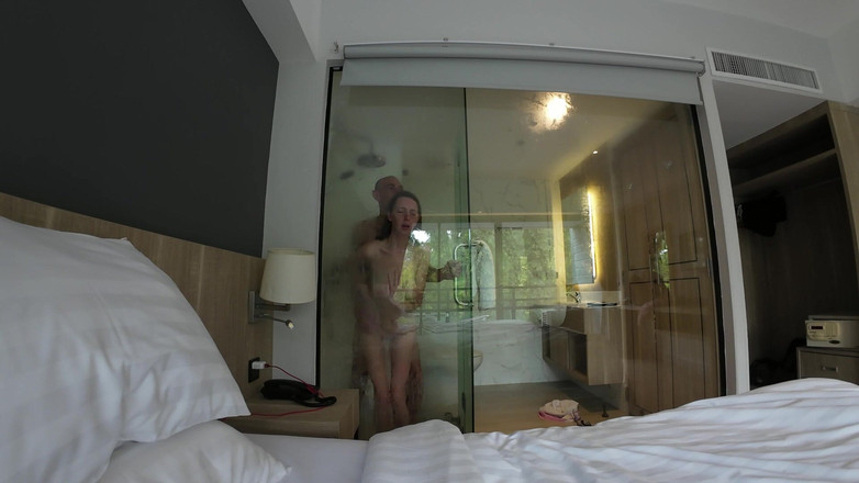 ScottishSweetie: Han Retar Mig Med Sin Stora Kuk Medan Jag Duschar