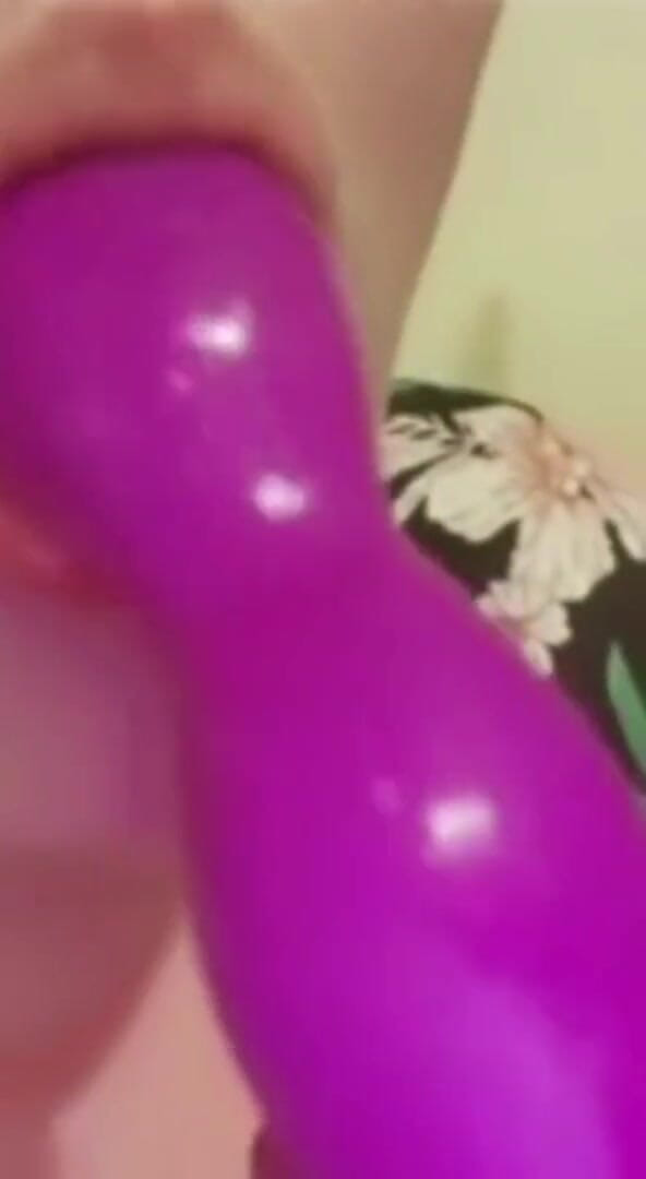 Real homemade BBW BBC porn: YoungEnglishBBW - сжимаю мои сиськи, сосет мои твердые соски